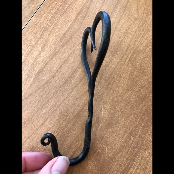 Iron heart hook - Picture 2 of 3